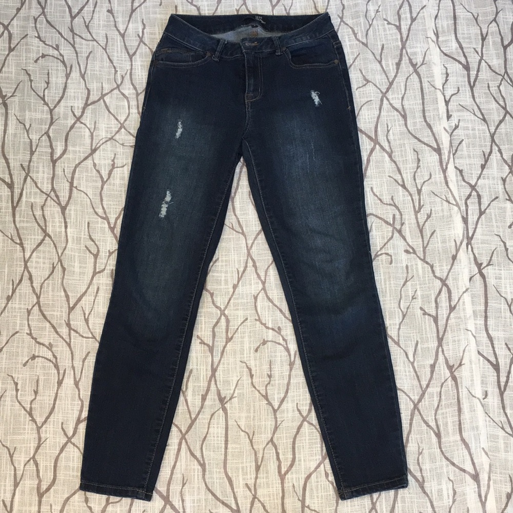 1822 Brand Dark Wash Distressed Skinny Jeans
